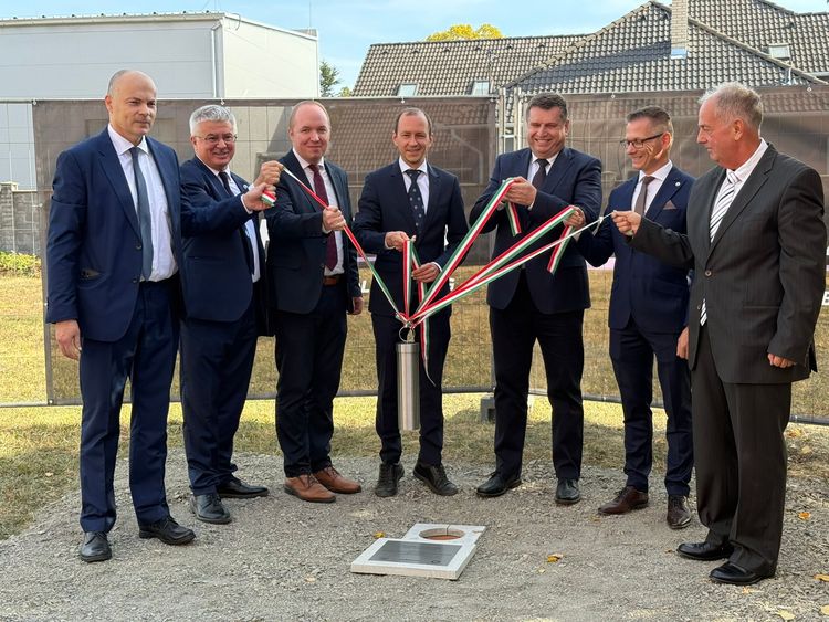 Tornacsarnok építése