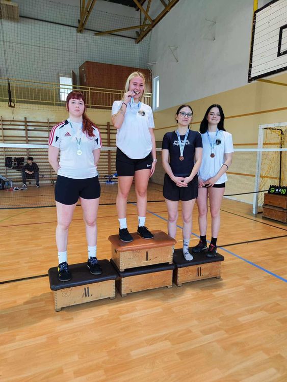 Lábtoll-labda verseny