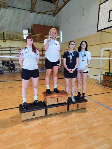 Lábtoll-labda verseny